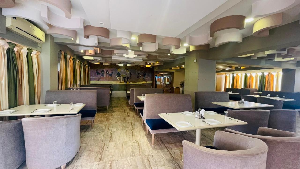 Home2 Renaissance Club Bombaj Zewnętrze zdjęcie